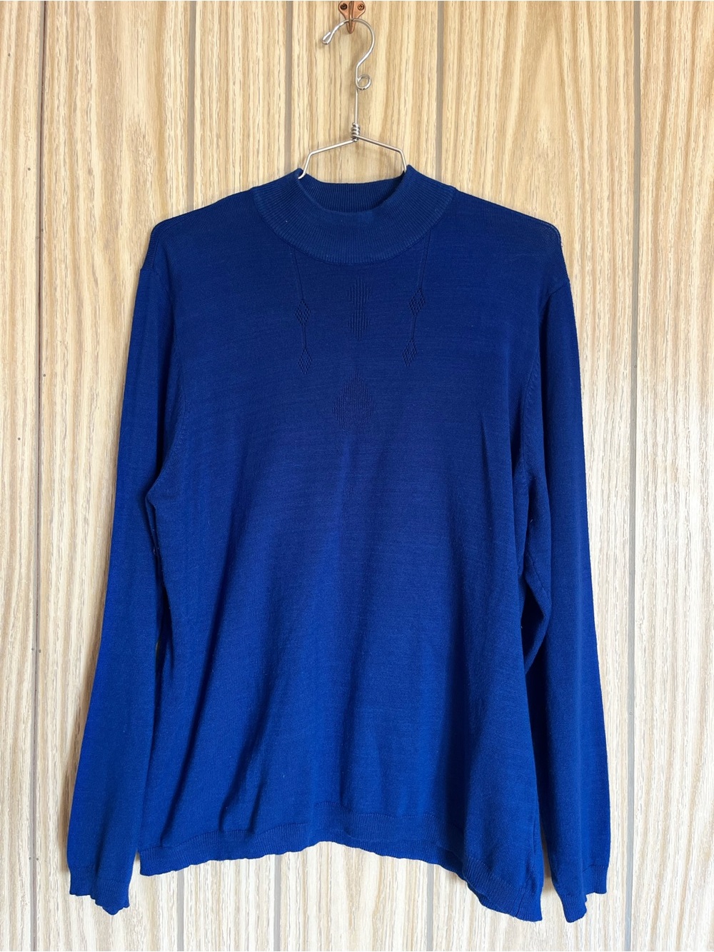 Emotions Warm long-sleeved sweater. Blue sweater with round neck.